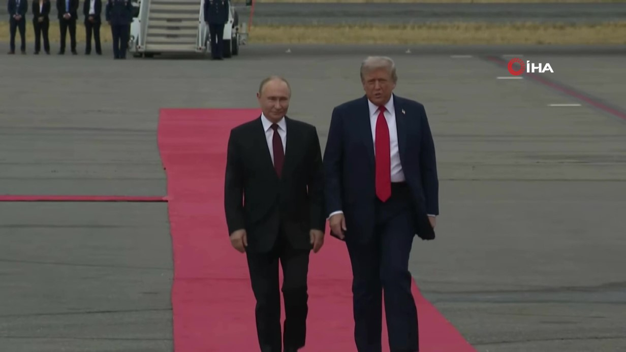 Trump, Alaska'da Putin'i karşıladı