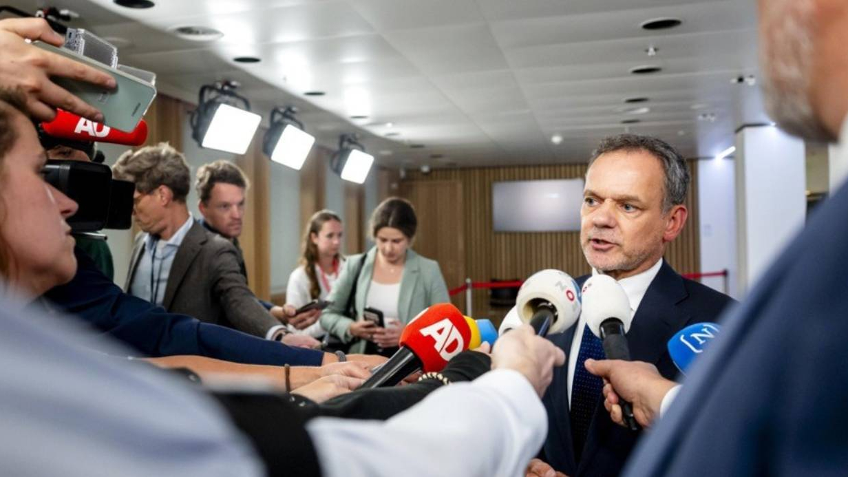 Hollandalı Bakan Veldkamp, İsrail'e yönelik yaptırımlarda anlaşmazlık üzerine istifa etti