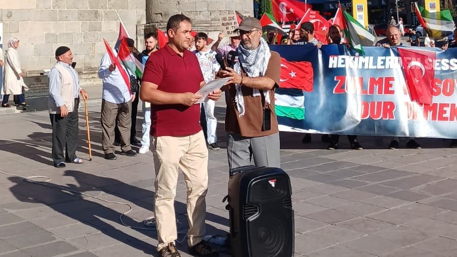 Hekim ve sağlıkçıların Erzurum’daki 93 haftalık sessiz yürüyüşü sürüyor