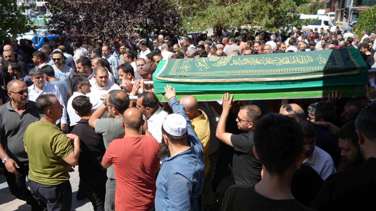 Motosiklet kazasında vefat eden motosiklet camiasının sevilen ismi son yolculuğuna uğurlandı