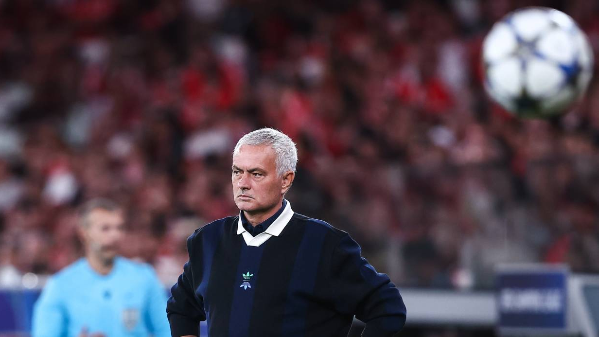 Portekiz ekibi Benfica, takımın başına teknik direktör Jose Mourinho'nun getirildiğini açıkladı.
