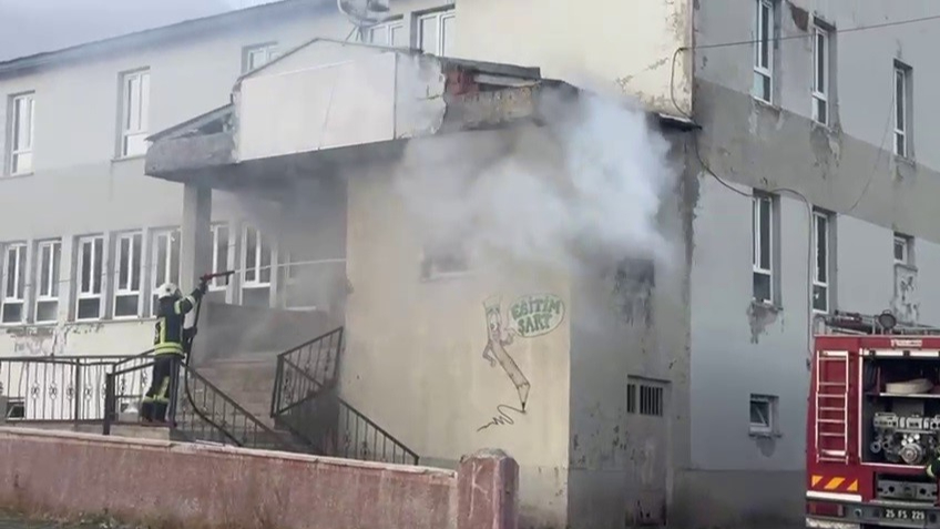 Erzurum Karayazı ilçesinde  korkutan yangın