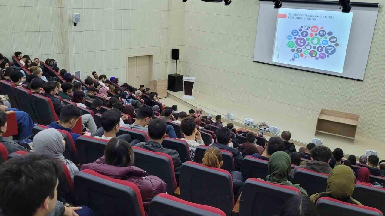 Erzurum polisinde gençlere bilgilendirme