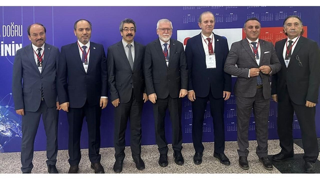 ETÜ Rektörü Prof. Dr. Bülent Çakmak, YÖK’ün "2030 Türk yükseköğretim yol haritası" toplantısına katıldı