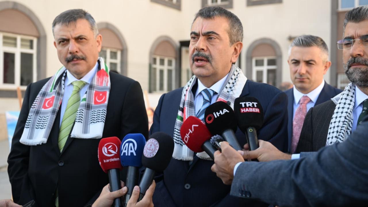 Milli Eğitim Bakanı Tekin: "On binlerce insan, 60 binin üzerinde insanın şehit edildiği bir soykırım sürecini yaşıyoruz"