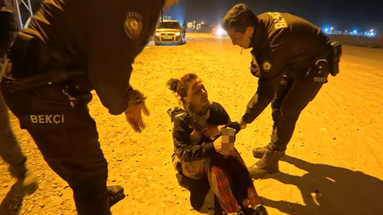 Bekçiler, "Eve bırakalım" dedi, alkollü kadın "Ölümü bulursunuz" cevabını verdi