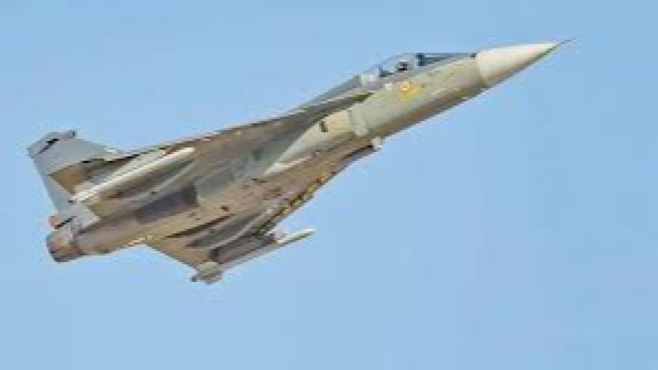 Hindistan'ın savaş uçağı Dubai'deki hava gösterisinde düştü, pilot öldü