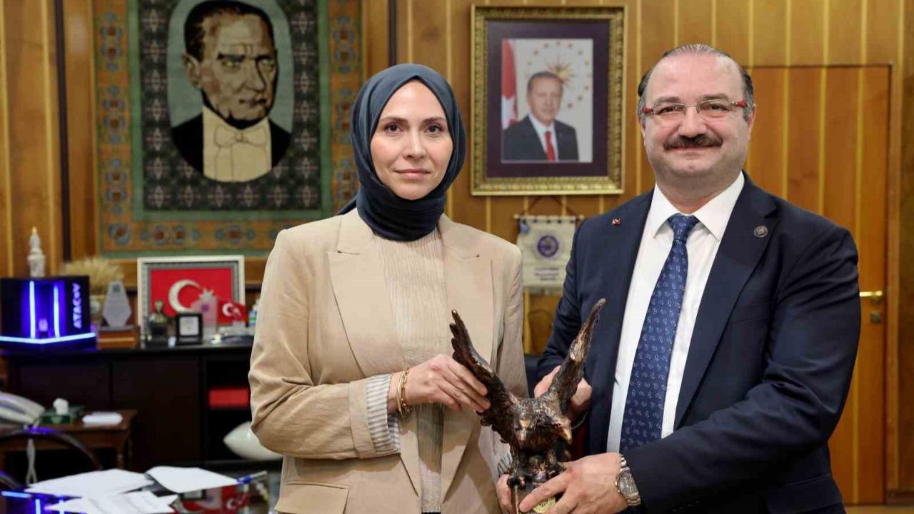 Rektör Hacımüftüoğlu, Tüba-Gebip ödülü sahibi Prof. Dr. Rabia Meryem Yılmaz’ı ağırladı
