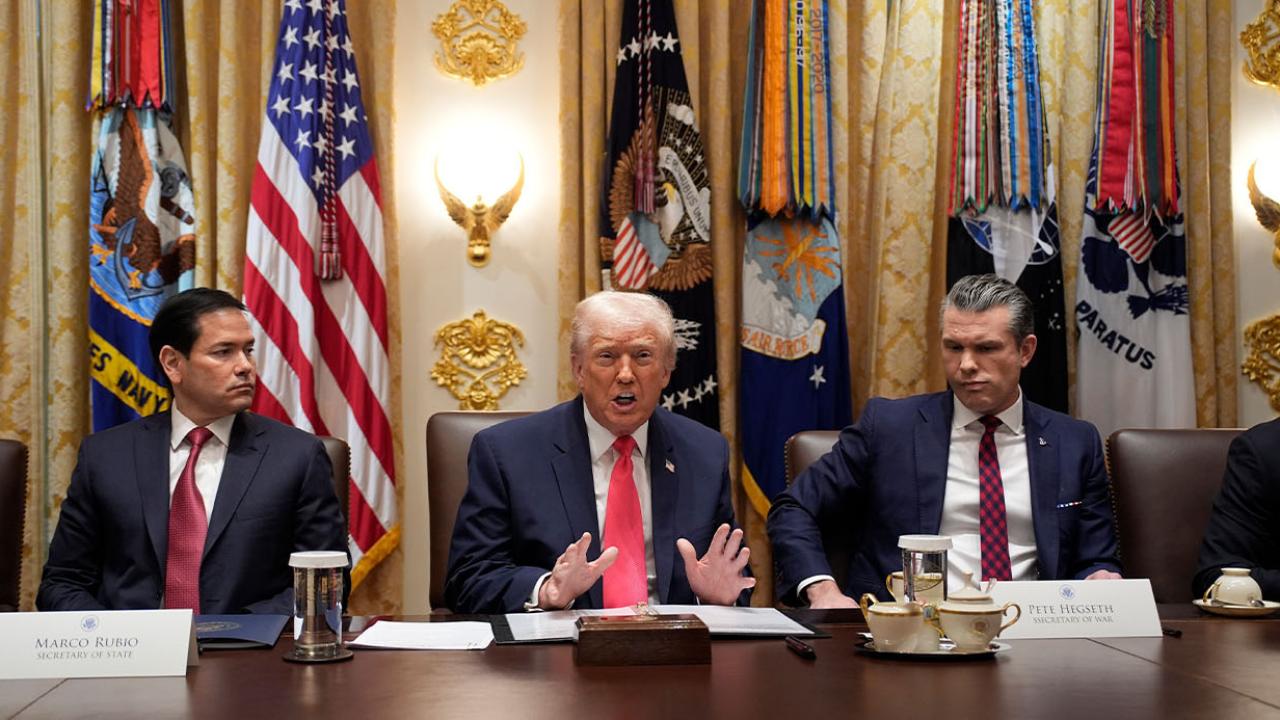 Trump: "Kim olursa ülkemize uyuşturucu satan herkes saldırıya uğrayabilir"
