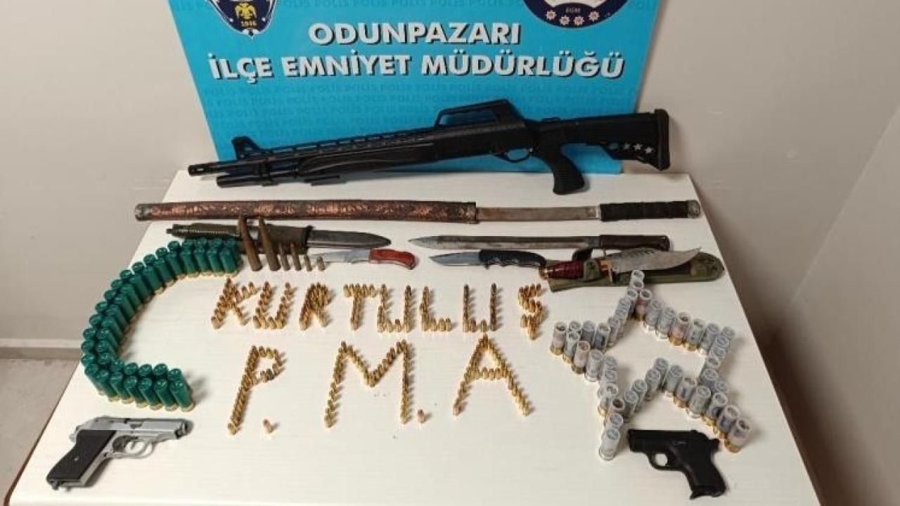 Bisikletle çarptığı vatandaşı tehdit eden şahsın iş yerinden cephanelik çıktı