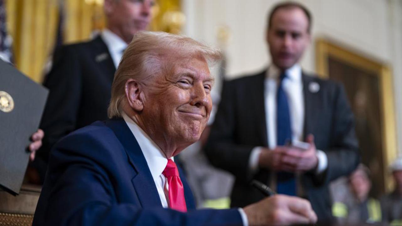 Trump'tan 'Grönland' tehdidi! ABD ekonomik savaş ilan etti