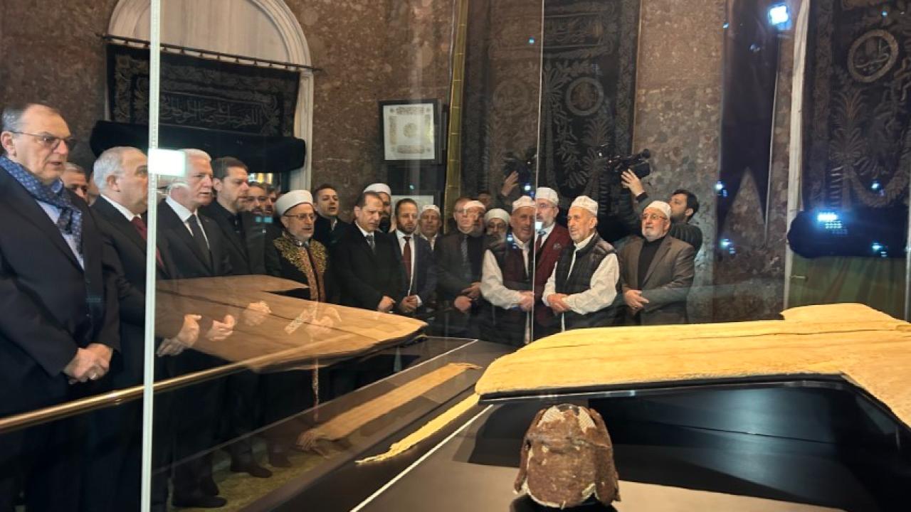 Hırka-i Şerif ziyarete açıldı