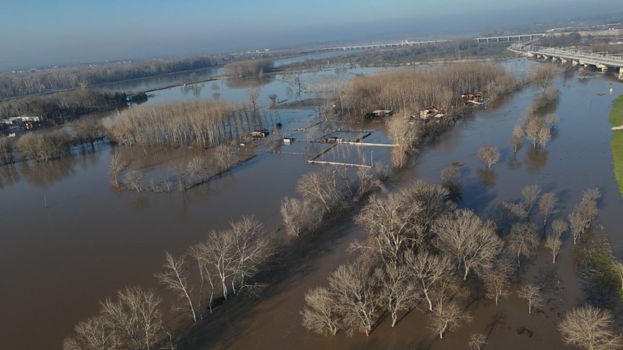 Meriç Nehri taştı, ovalar su altında kaldı
