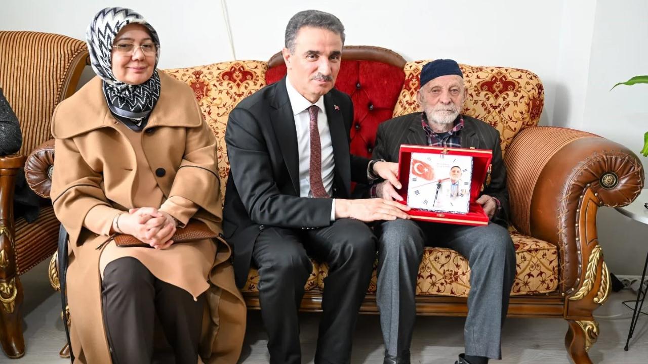 Vali Baruş’tan gaziye vefa