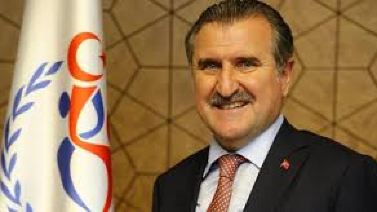 Bakan Bak, Milli Güreşçi Rıza Kayaalp’i kutladı