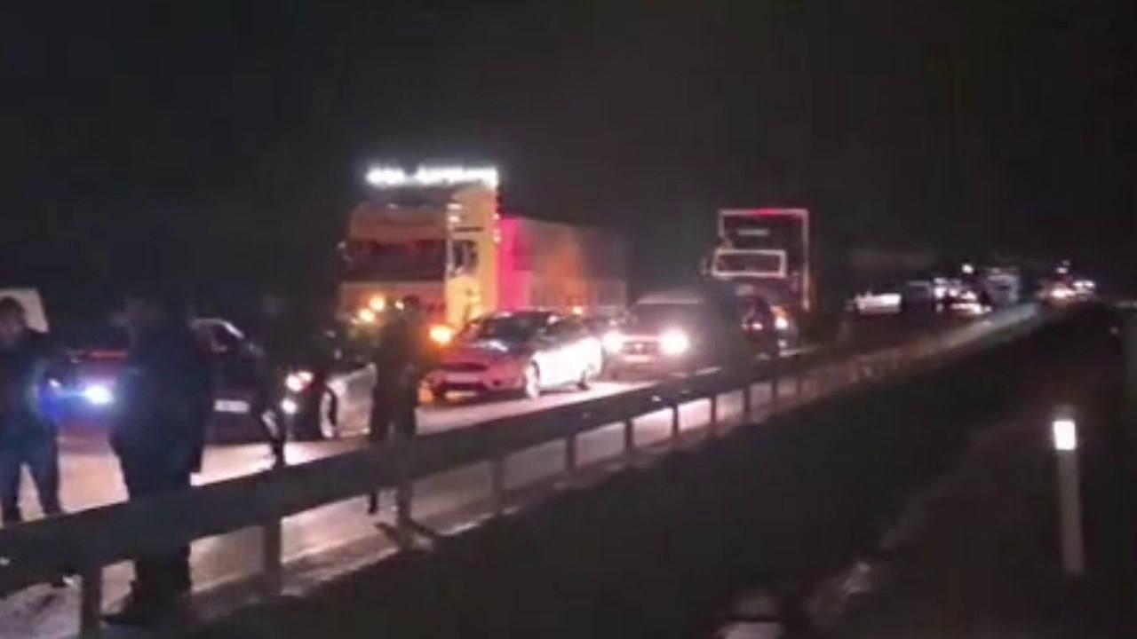 Erzurum’da jandarma aracının da karıştığı zincirleme kaza: 2 asker yaralı