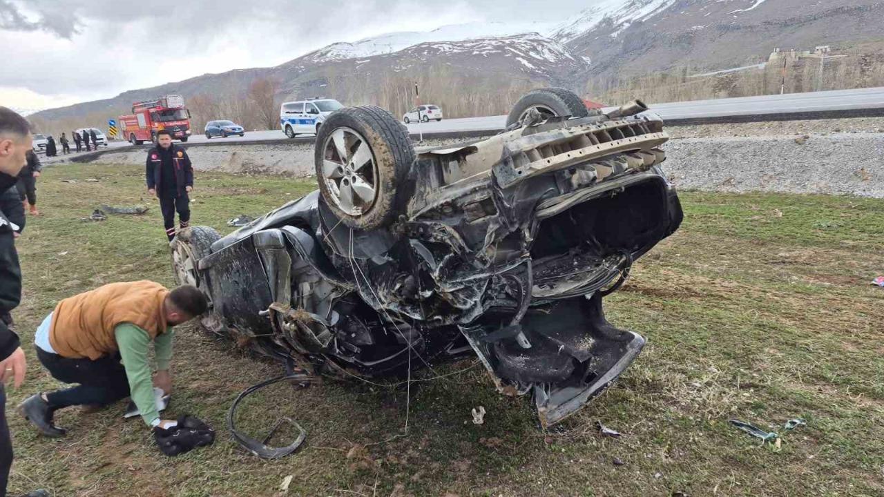 Muradiye-Çaldıran yolunda kaza: 1 ölü, 2 yaralı