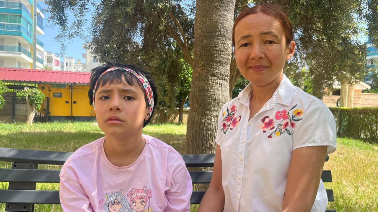 2,5 yaşında konuşmayı bırakan 10 yaşındaki kızı için yardım bekliyor