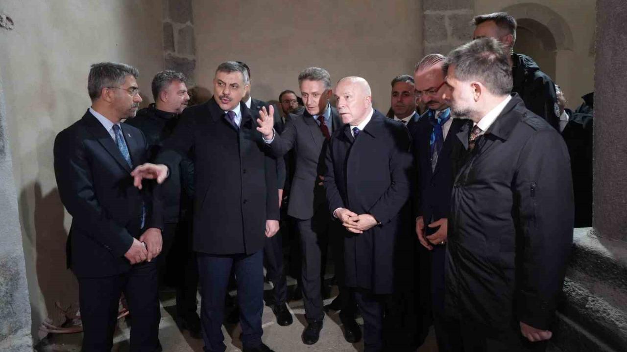 Bakan Çiftçi, Erzurum’da restorasyonu devam eden Fetih Camii’ni inceledi