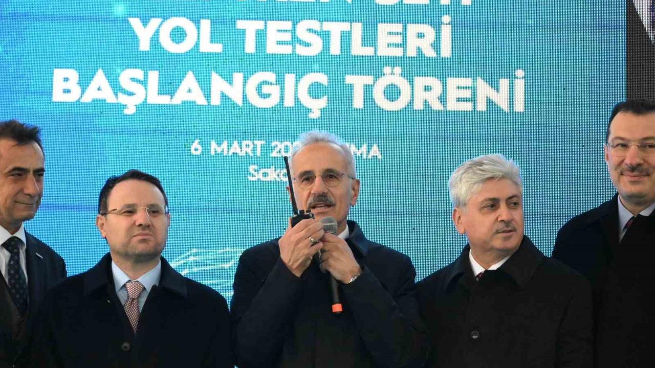 Bakan Uraloğlu: "Test süreçleri başarıyla devam eden Milli Elektrikli Hızlı Tren’imiz saatte 240 kilometre hıza ulaştı"