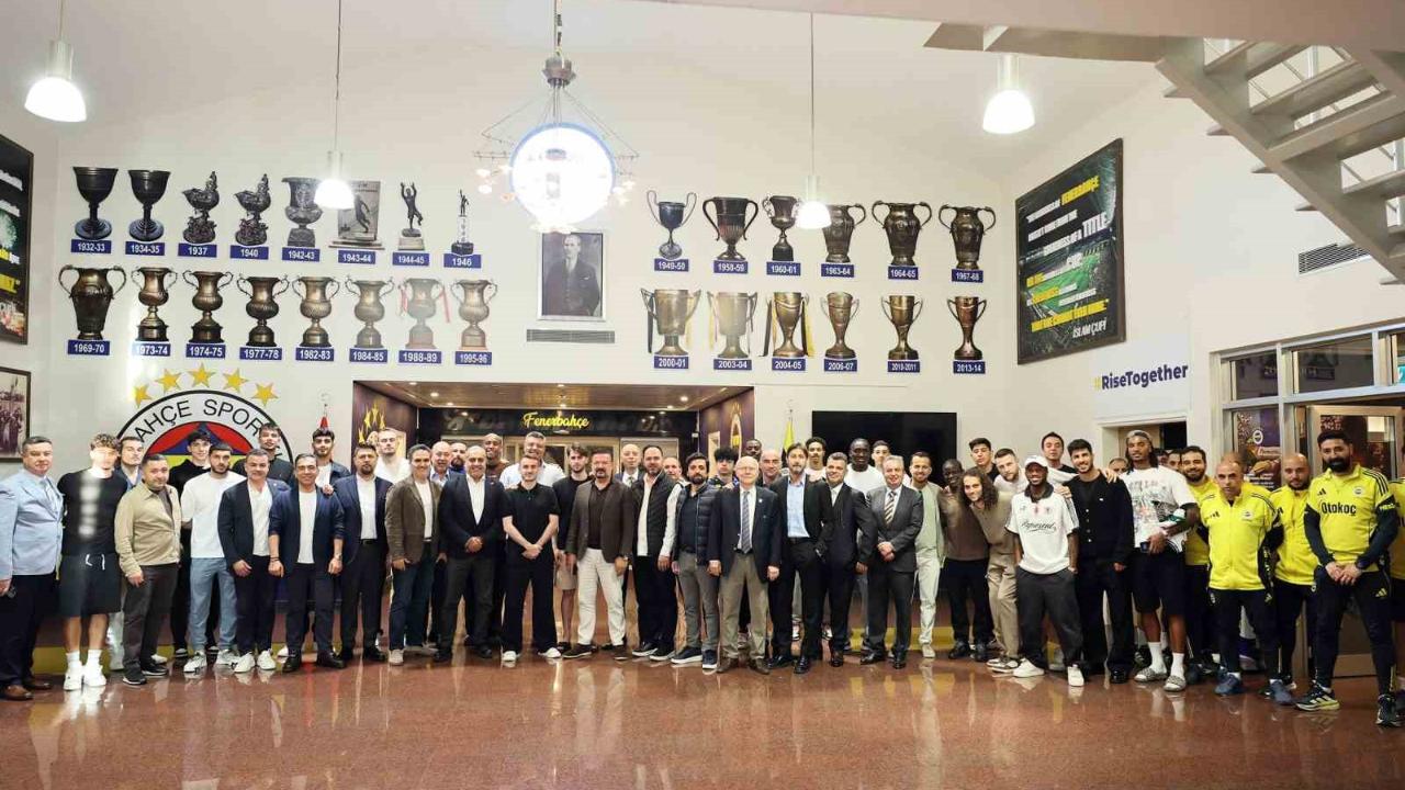 Başkan Saran ve yöneticilerden futbolculara veda yemeği