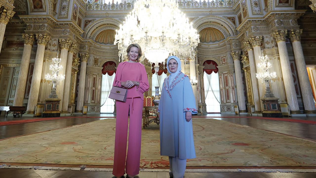 Emine Erdoğan, Belçika Kraliçesi Mathilde ile bir araya geldi