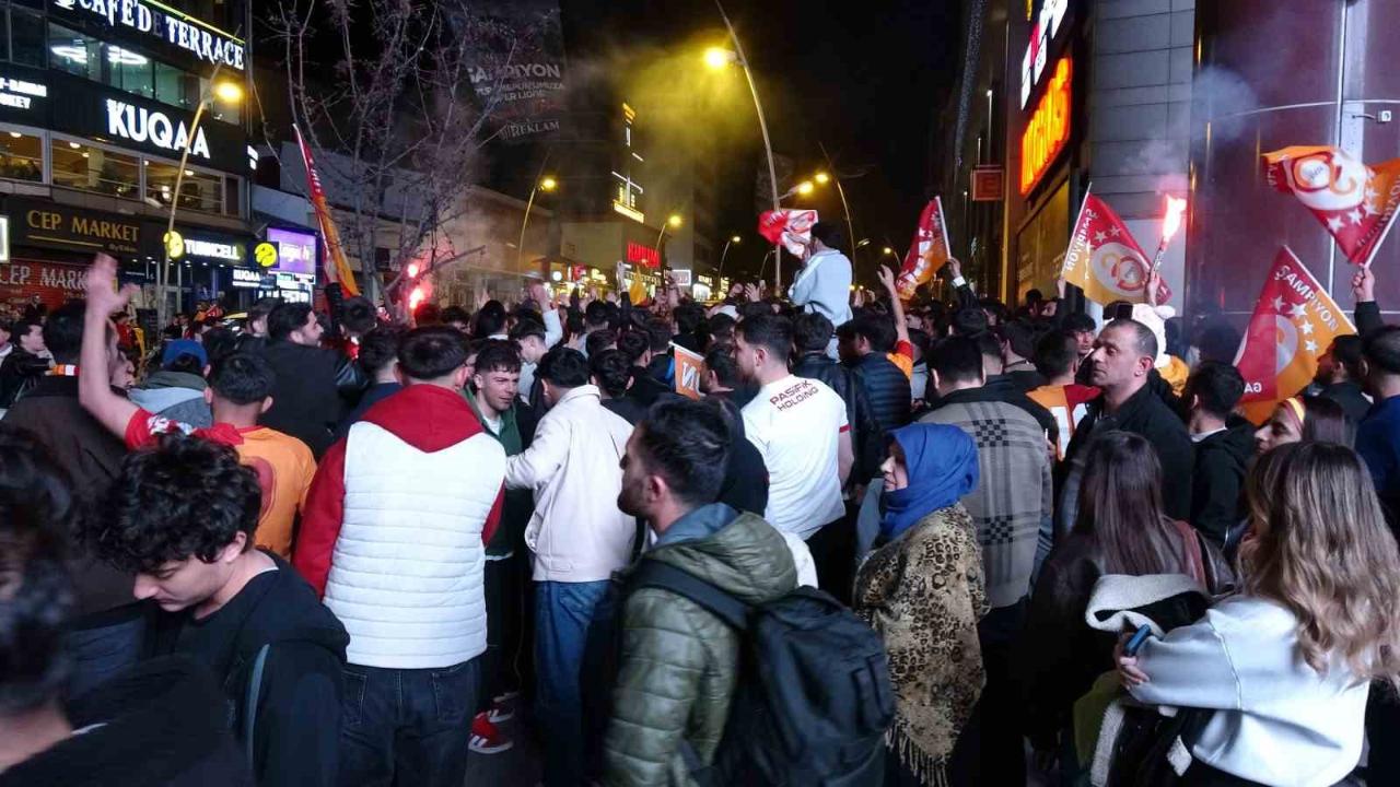 Erzurum’da Galatasaray taraftarının şampiyonluk coşkusu
