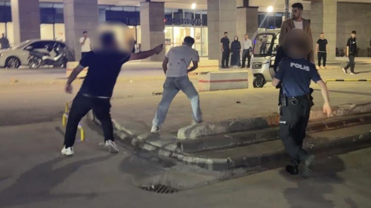 Hastanede bıçaklı saldırı: 2’si güvenlik görevlisi 3 yaralı