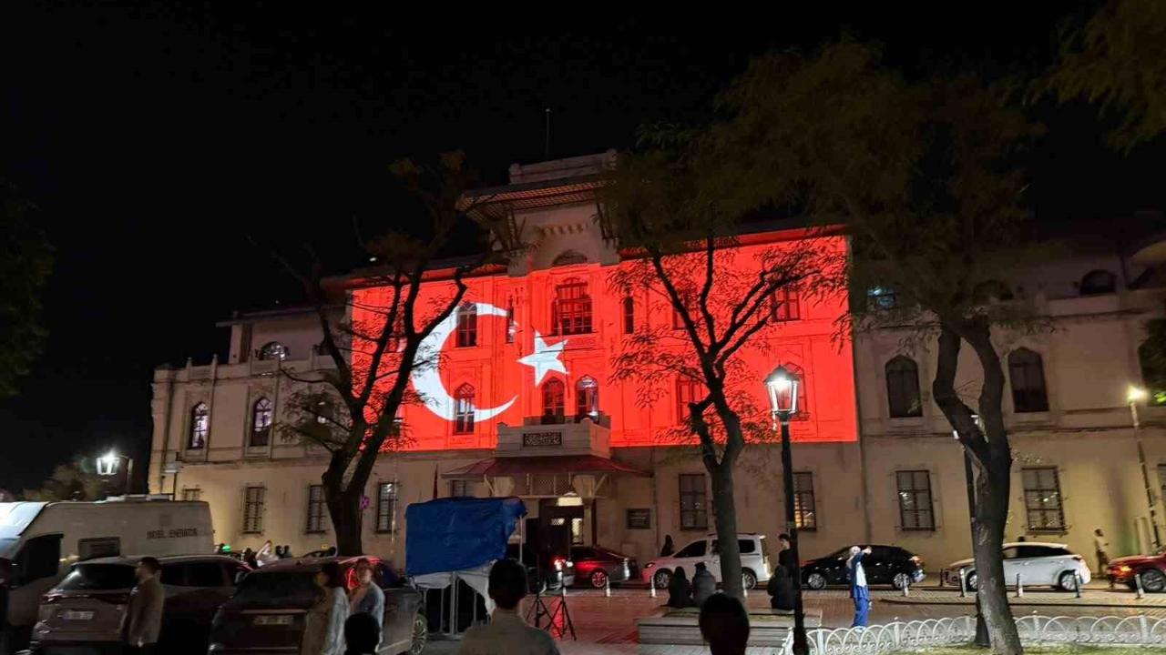 İstanbul’un fethinin 573. yıl dönümünde 3 ayrı noktada video mapping gösterisi