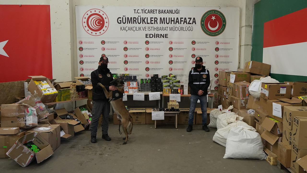 Kapıkule’de dev operasyon: Milyonlarca liralık kaçak eşya ve uyuşturucu ele geçirildi