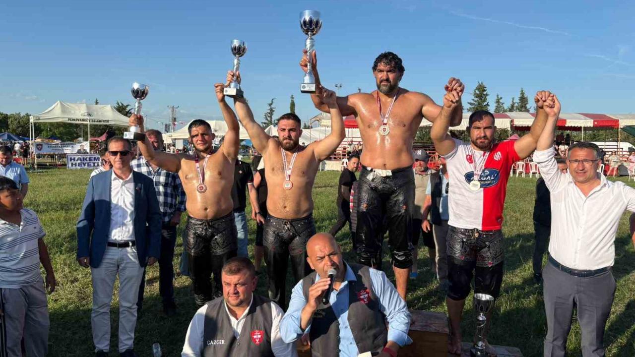 Kavasoğlu ve Şamdancıbaşı İbrahim Yağlı Pehlivan Güreşleri’nde başpehlivan İsmail Koç