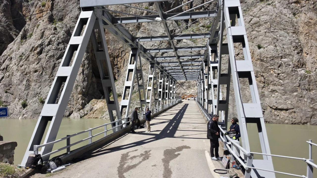 Kemaliye’de Şırzi Köprüsü akşam turizmine hazırlanıyor