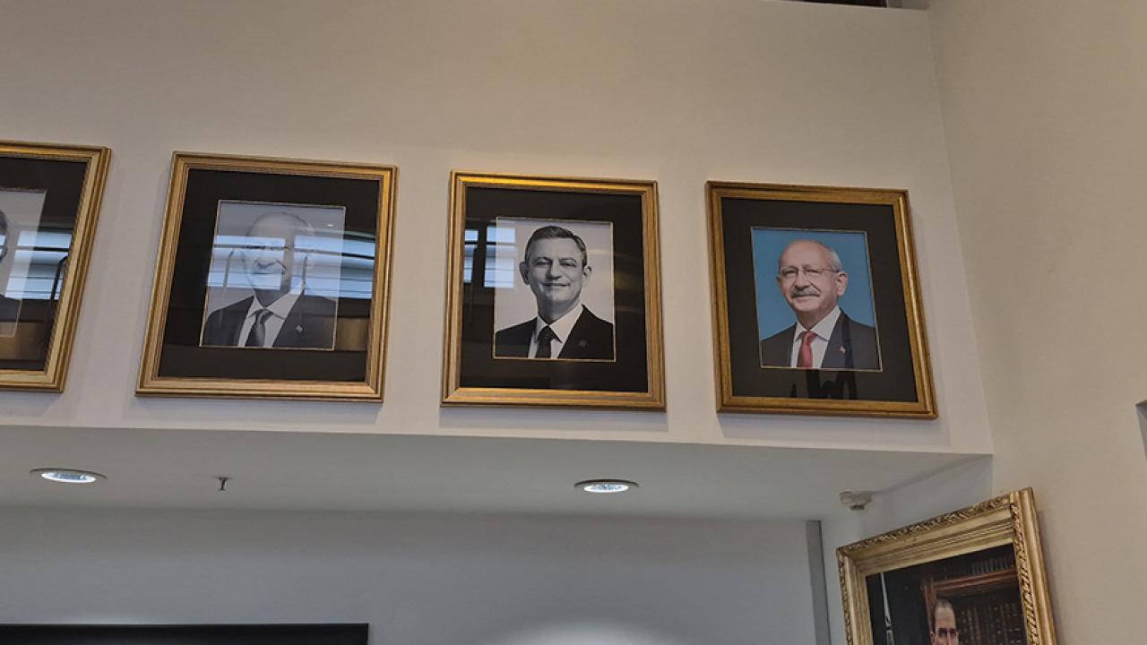 Kılıçdaroğlu’nun fotoğrafı tekrar asılıp, isimliği makam odasının kapısına takıldı