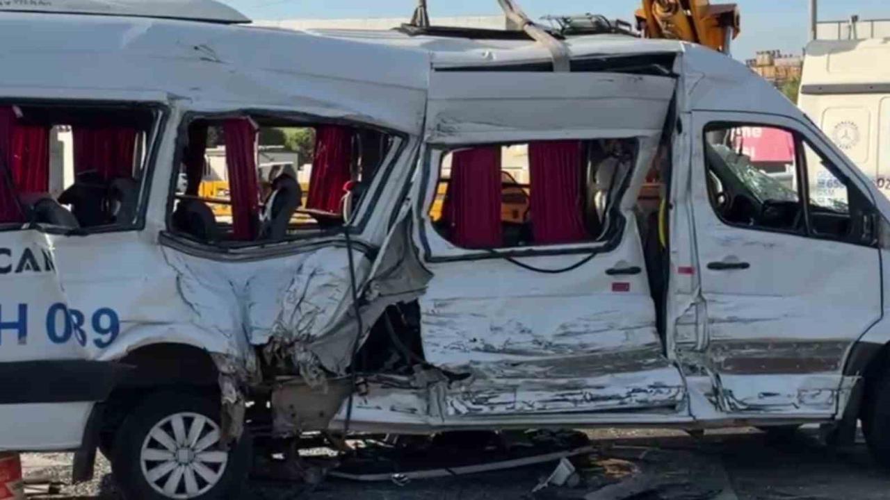 Kocaeli’de tır ile çarpışan servis aracındaki 8 yaralıdan 1’i hayatını kaybetti