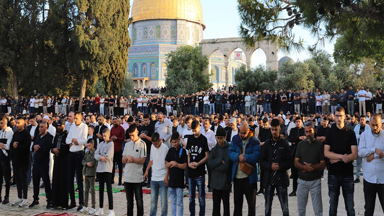 Mescid-i Aksa'da bayram namazı 140 bin Müslümanla kılındı