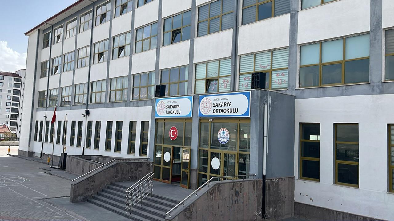 Niğde’de 27 öğrenci yedikleri yemekten rahatsızlandı