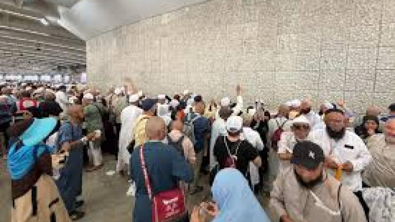 Şeytanı taşladılar, haccı tamamladılar