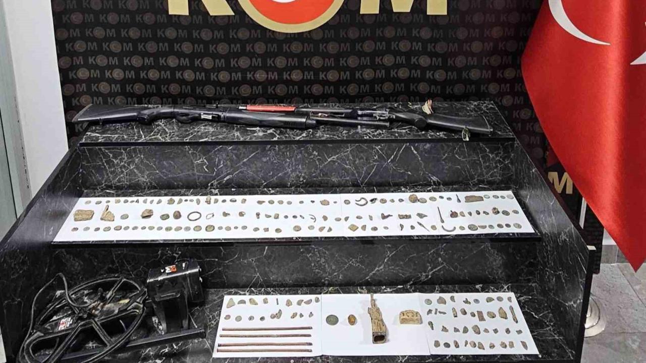 Şırnak’ta tarihi eser operasyonunda 180 obje ele geçirildi