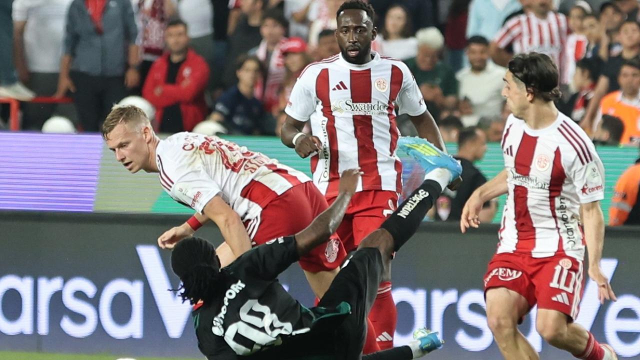 Süper Lig’e veda eden son takım Antalyaspor oldu