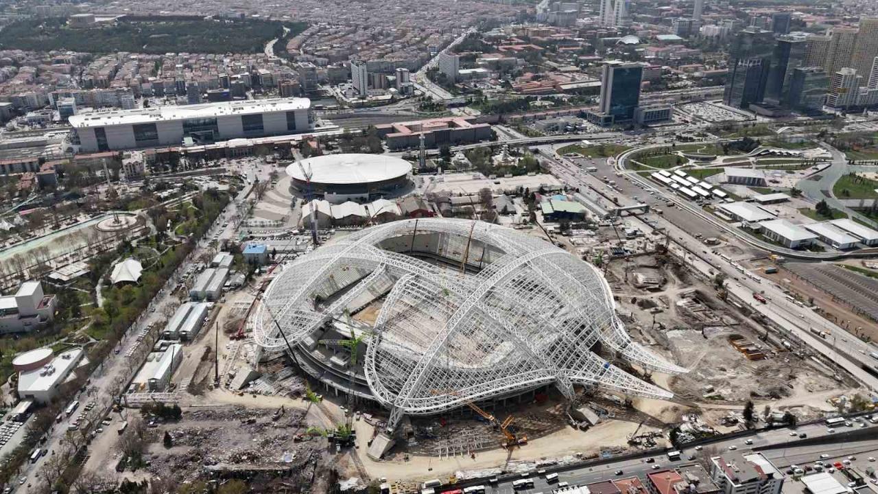 Ankara’nın yeni stadı için iki bakandan ortak paylaşım
