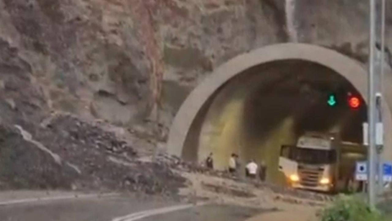 Artvin-Erzurum karayolu, sel ve heyelan nedeniyle ulaşıma kapandı