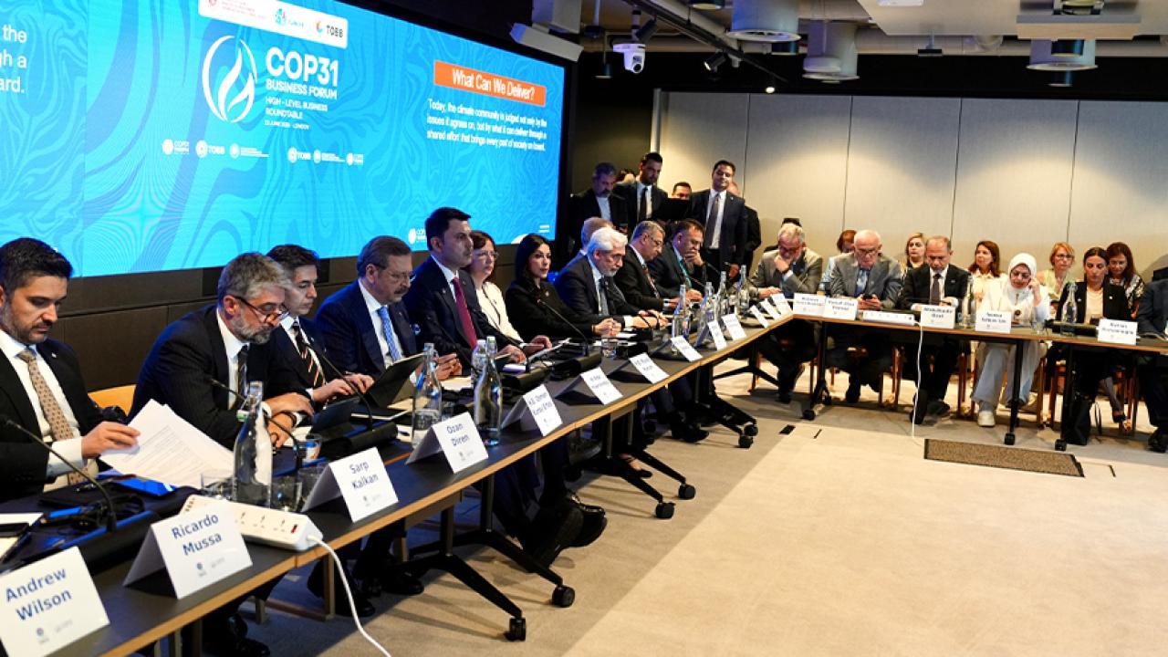 Bakan Kurum, İngiltere'de COP31 İş Dünyası Forumu'nda konuştu