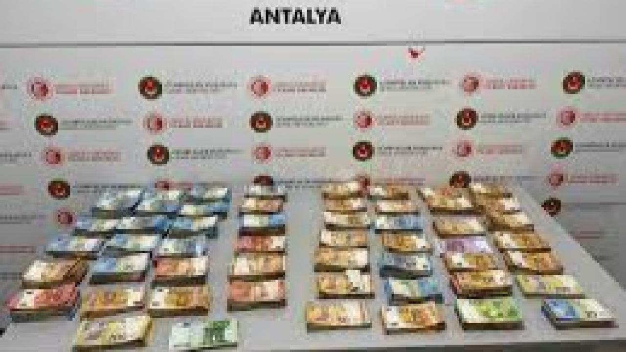 Bebek bezleri içerisine gizlenmiş 20 milyon liradan fazla nakit para ele geçirildi