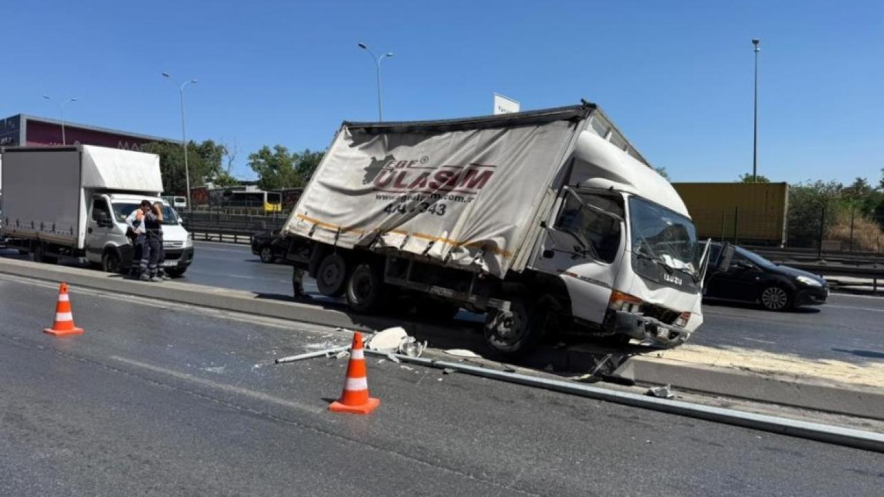 Beylikdüzü E-5’te trafiği kilitleyen kaza