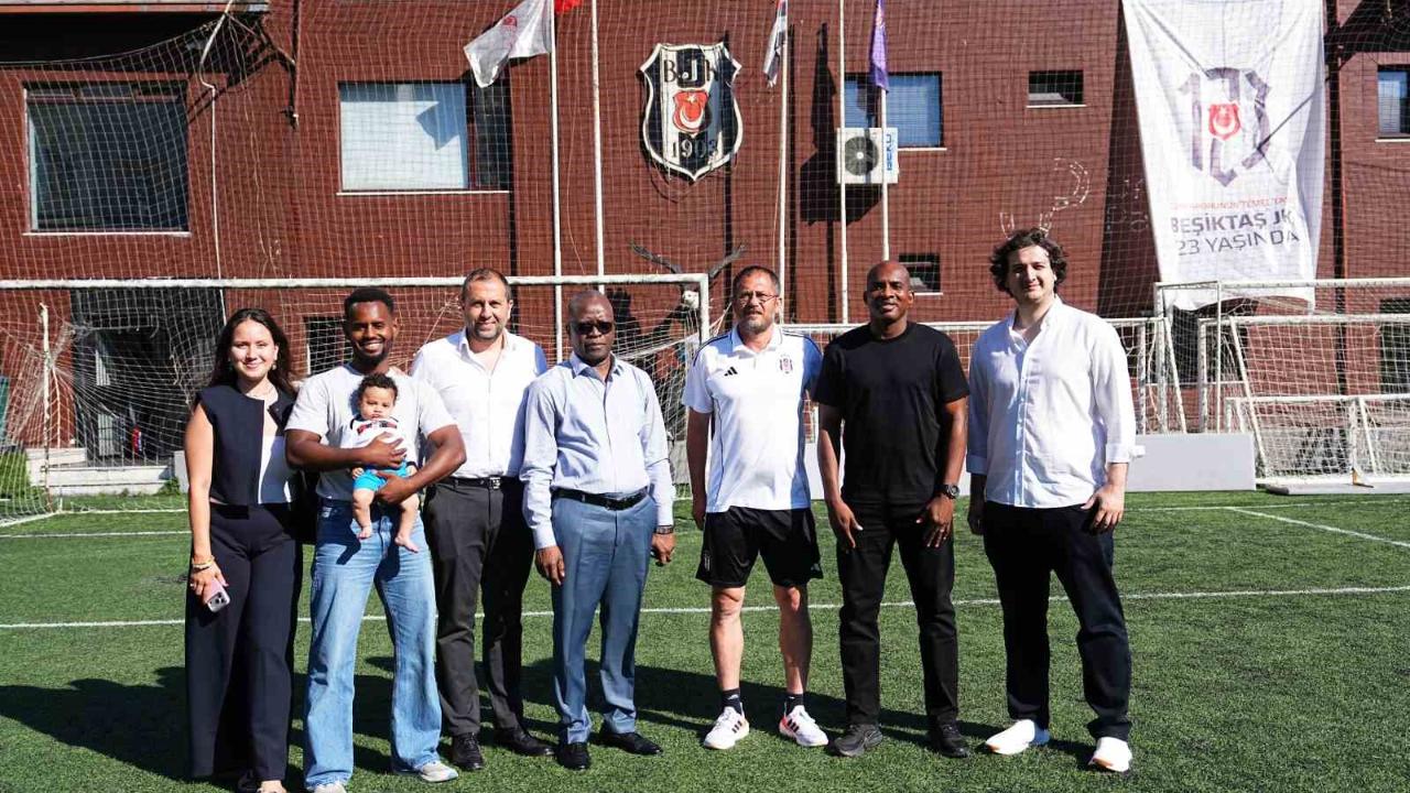 Burkina Faso Büyükelçisi Vinta Some ile Spor Büyükelçisi Charles Kabore’den Beşiktaş’a ziyaret
