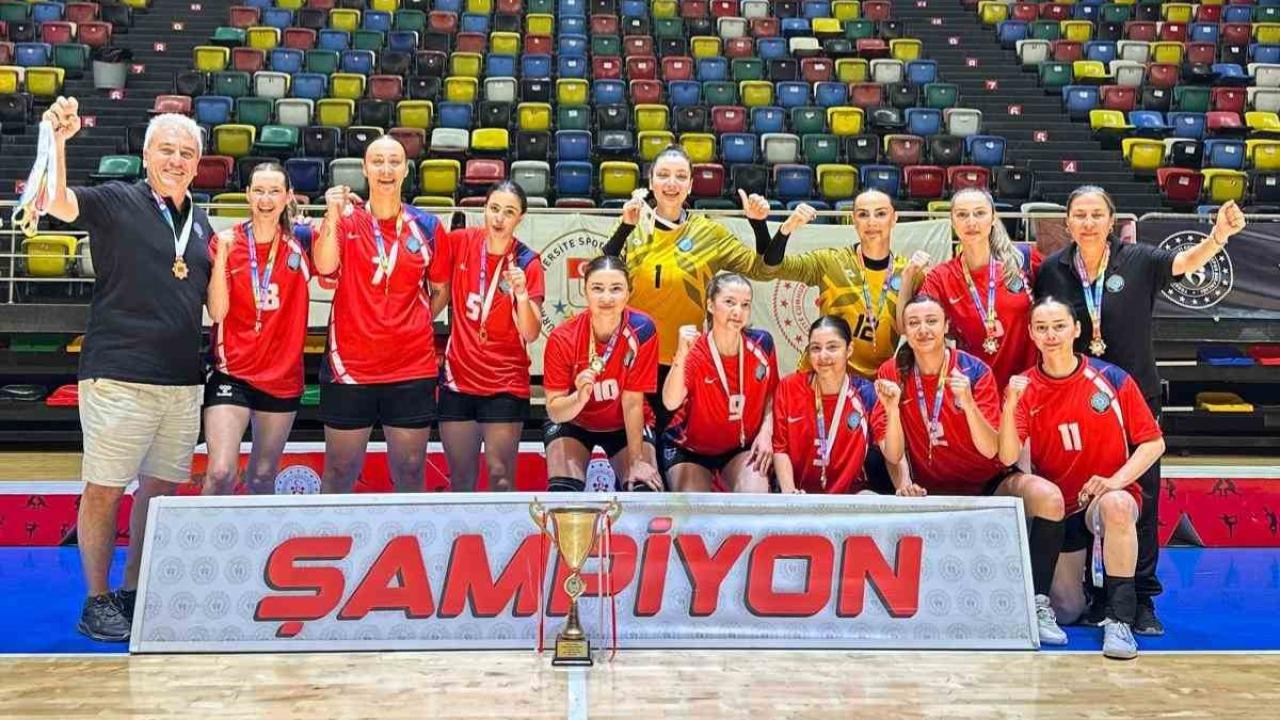 BUÜ Kadın hentbol takımı Türkiye şampiyonu oldu