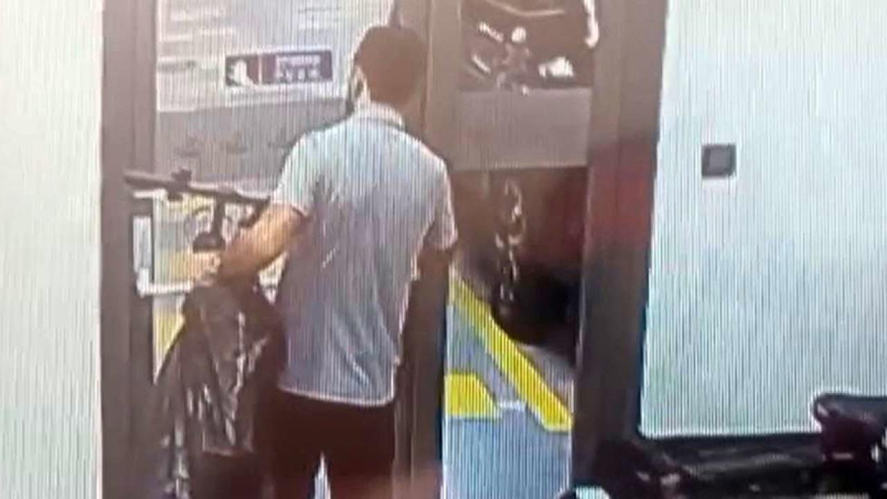 Çaldığı bisikleti polis merkezine getirip teslim etti