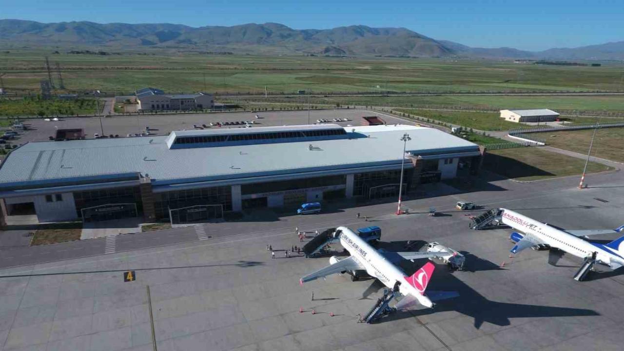 Erzurum Valiliği’nden havalimanı açıklaması