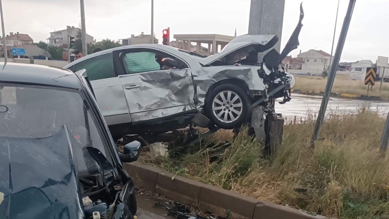Eskişehir-Afyonkarahisar yolunda feci kaza: 2’si ağır 4 yaralı