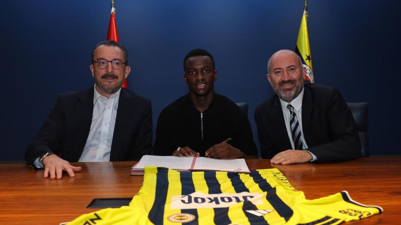 Fenerbahçe, genç yetenek Amara Diouf ile sözleşme imzaladı